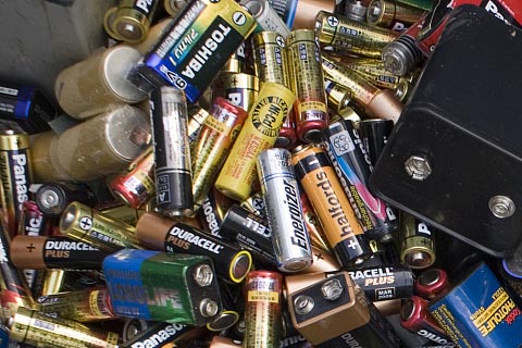青岛莱西废汽车电池回收,上门回收铁锂电池